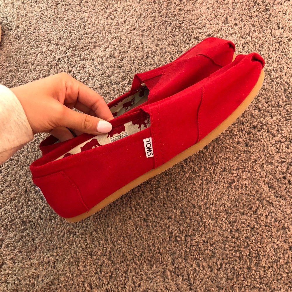 NEVER WORN RED CANVAS WOMEN'S CLASSICS TOMS